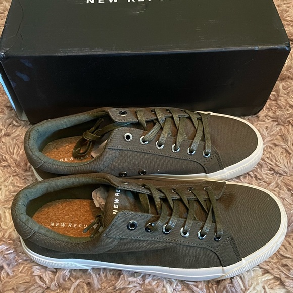 New Republic Mens Olive Army Green Canvas Sneakers size  10 - Picture 2 of 7